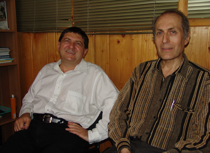 With the journalist Mircea Monu, Rm. Valcea, Romania, in the editorial office of Monitorul de Valcea, Romania, 2004.jpg